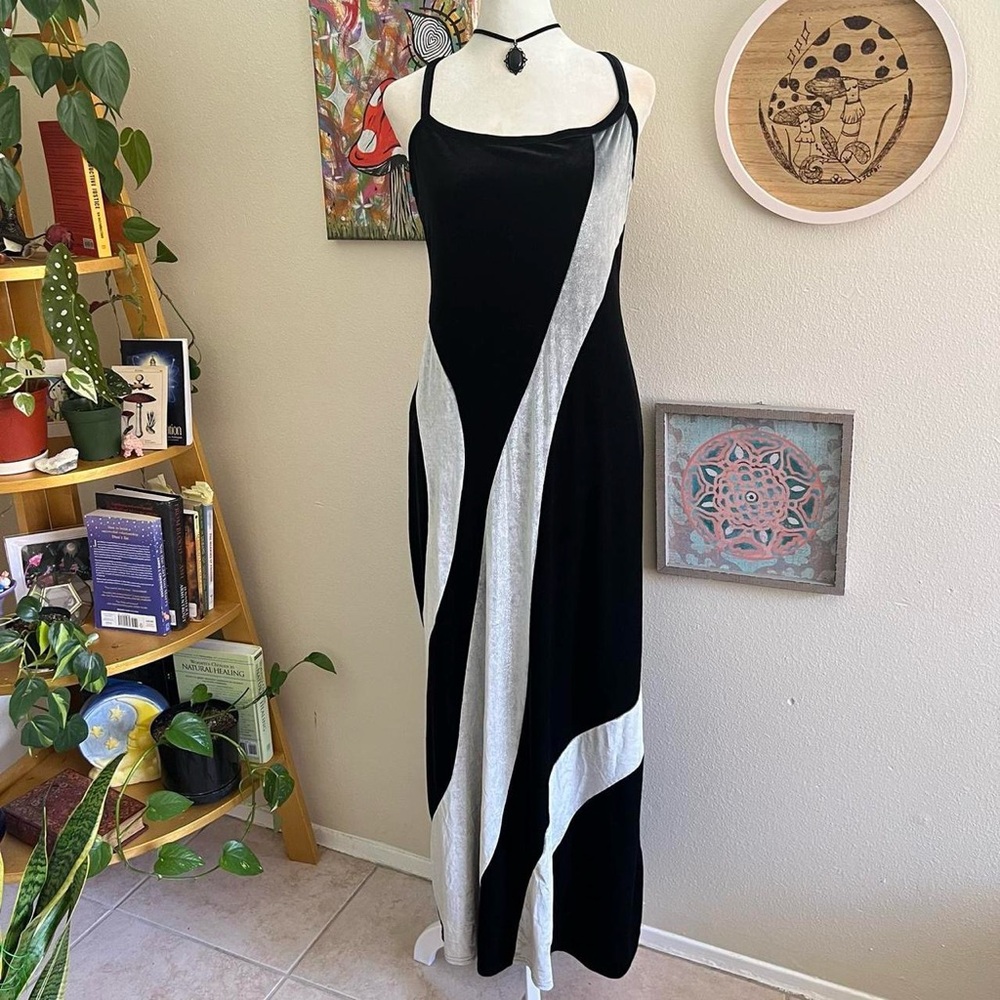 swirly black & silver velvet gown 🩶
